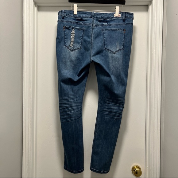 Judy Blue Jeans Womens 3XL Skinny Fit Distress Med Wash Blue 30” Inseam Mid Rise - Picture 2 of 13